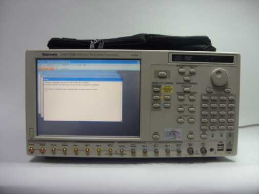 Tektronix/Arbitray Waveform Synthesizer/AWG7102