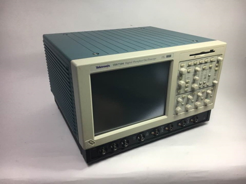 Tektronix/Oscilloscope Digital/TDS7104