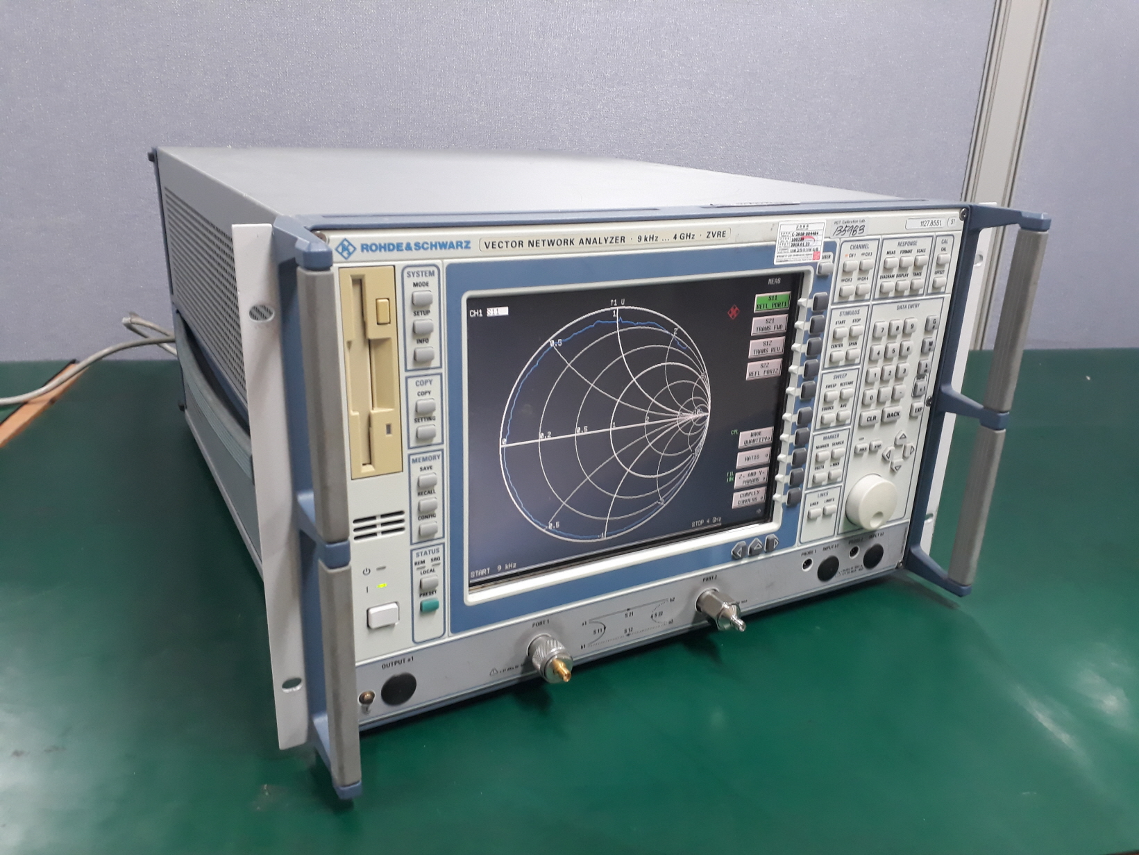 Rohde Schwarz/Network Analyzer/ZVRE